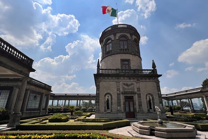 100% private tour in Chapultepec Castle & around (with transport) - Inside the National Museum of History