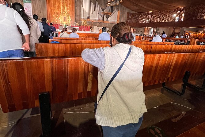 100% private tour in Guadalupe's Basilica with transport - The New Basilica and the 1531 Tilma