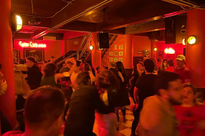2 Hours and 30 Minutes Salsa Night in México City - From Instruction to Live Music