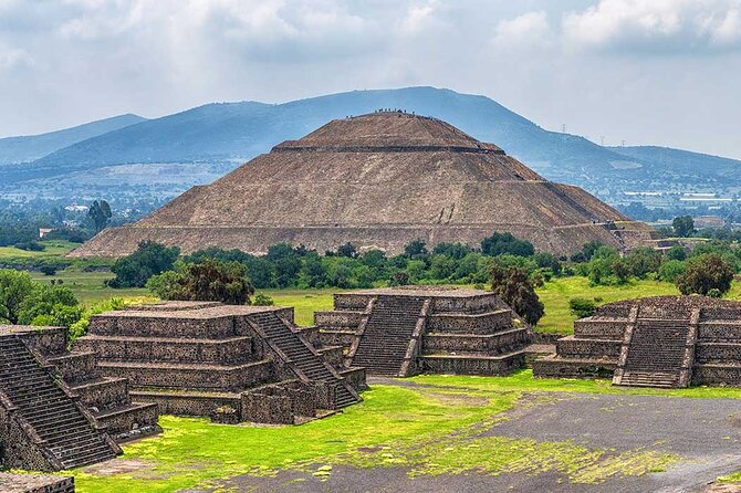 3X1 Teotihuacan, Basilica of Guadalupe, Tlatelolco and Tequila Tour - Teotihuacan and the Avenue of the Dead