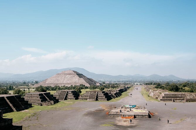 3X1 Teotihuacan, Basilica of Guadalupe, Tlatelolco and Tequila Tour - Lunch, shopping and the pace of the day