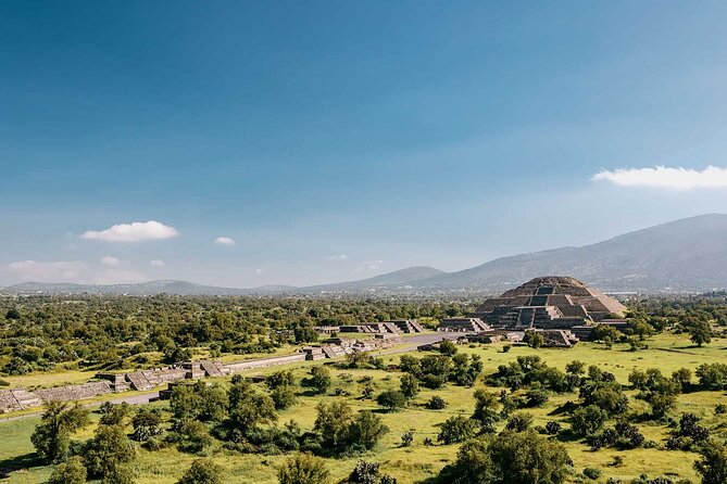 3X1 Teotihuacan, Basilica of Guadalupe, Tlatelolco and Tequila Tour - Starting the day with pickup and transport