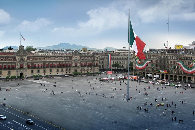 6-Night Best of Central Mexico Tour: Teotihuacan Pyramids, Taxco, Cuernavaca and Puebla from Mexico City - Day 2: Turibus is a smart way to get your bearings