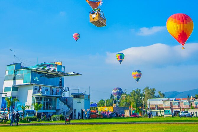 Balloon adventure: transfer+breakfast in the cave+guided pyramids - The return to Mexico City and the real length of the day