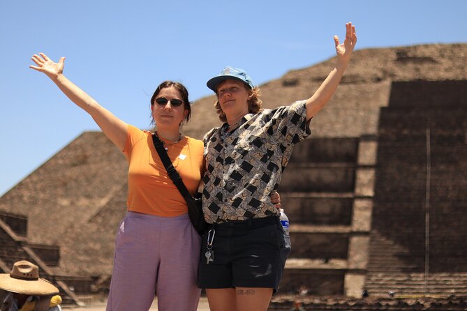Balloon Flight and Tour in Teotihuacán from Mexico City - Artisans, mezcal, and the commercial side