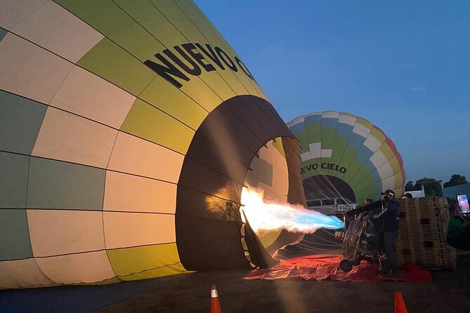 Balloon Flight + Breakfast in a cave + Pick up CDMX + Pyramids - Who gets the best value from this package