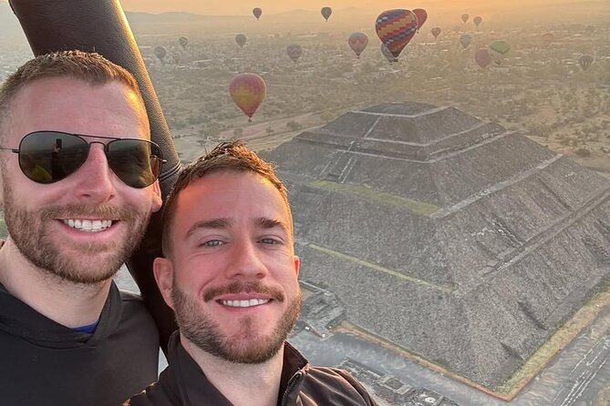 Balloon Flight + Cave Breakfast + Pick Up from CDMX or We Fly - The toast after landing