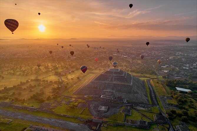 Balloon Flight + Cave Breakfast + Pick Up from CDMX or We Fly - One hour at the Teotihuacan pyramids