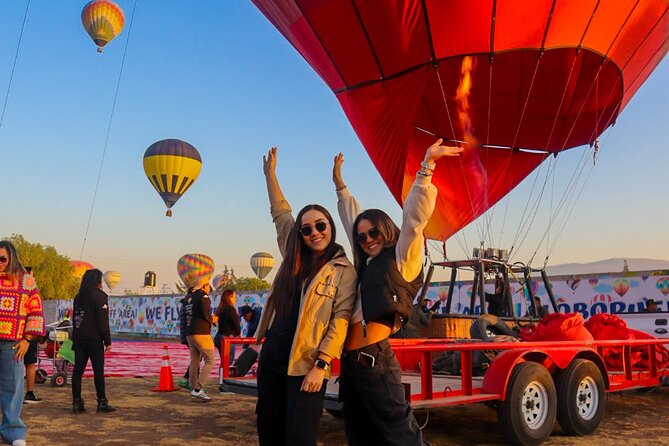 Balloon Flight + Cave Breakfast + Pick Up from CDMX or We Fly - Watching the balloons prepare for launch