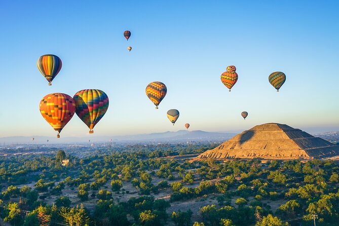 Balloon flight + pick up in CDMX + Breakfast in Cave + Pyramids - A natural cave breakfast at La Cueva
