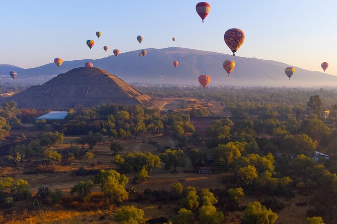 Balloon flight + pick up in CDMX + Breakfast in Cave + Teotihuacan - The real attraction: Teotihuacan from a balloon