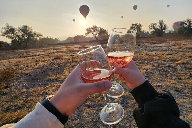 Balloon flight + Transportation + Breakfast in Cave or buffet + Pyramids - Key points before you book