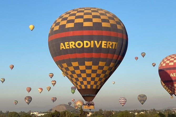 Balloon flight + Transportation + Breakfast in Cave or buffet + Pyramids - Walking through the Teotihuacán archaeological zone