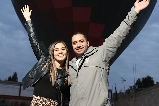 Balloon Flight with Breakfast and Transportation Option from CDMX - A clear safety briefing before takeoff