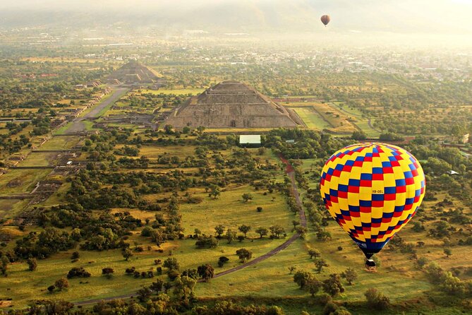 Balloon Flight with Breakfast in a Natural Cave and Transportation from CDMX - The pyramid visit needs careful planning
