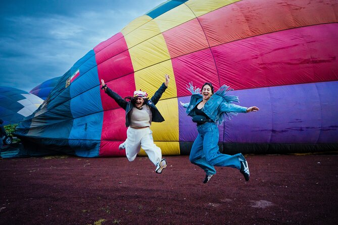 Balloon Flight with Breakfast in a Natural Cave and Transportation from CDMX - The early start, group size, and family fit