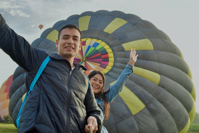Balloon flight with breakfast in Cave and Pyramids tour from CDMX - Mezcal, pulque, tequila, and obsidian