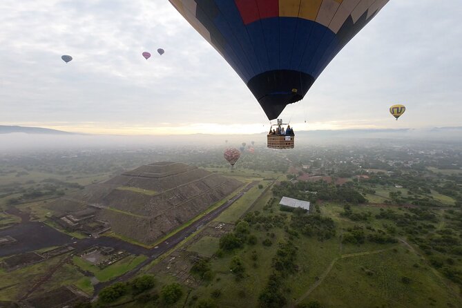 Balloon flight with breakfast in Cave and Pyramids tour from CDMX - Teotihuacan on foot