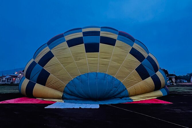 Balloon flight with private transportation and guided tour to Teotihuacán - Breakfast after the flight