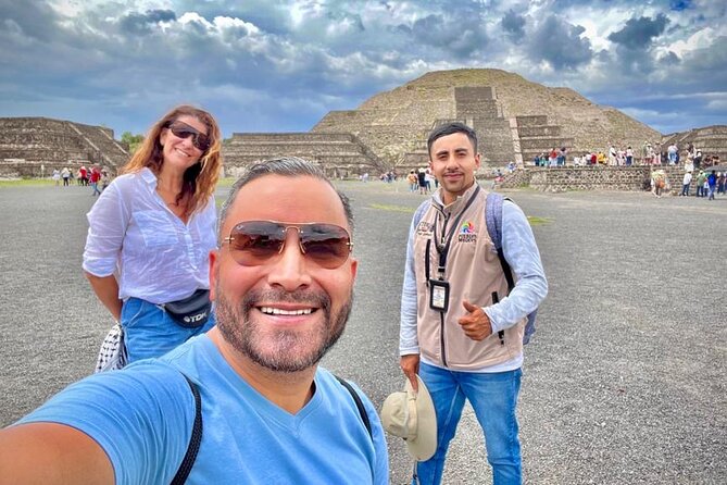 Balloon flight with pyramids tour and transportation from Mexico City - Coffee, cookies, and the balloon launch site