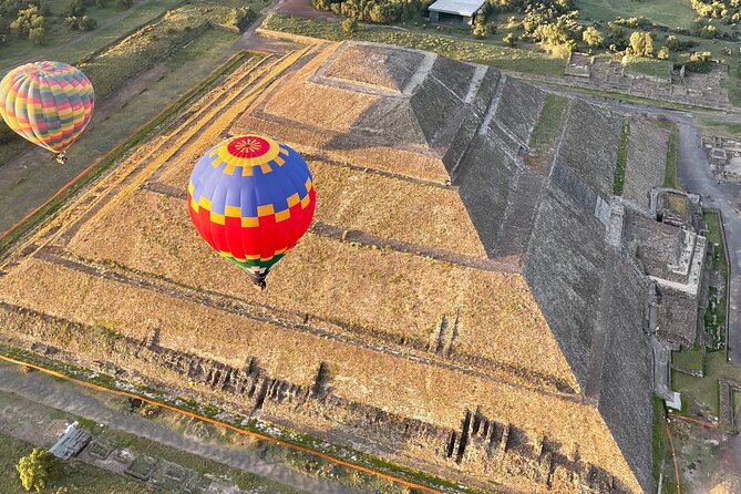 Balloon flight with pyramids tour and transportation from Mexico City - The 4:00 AM start and the road from Mexico City