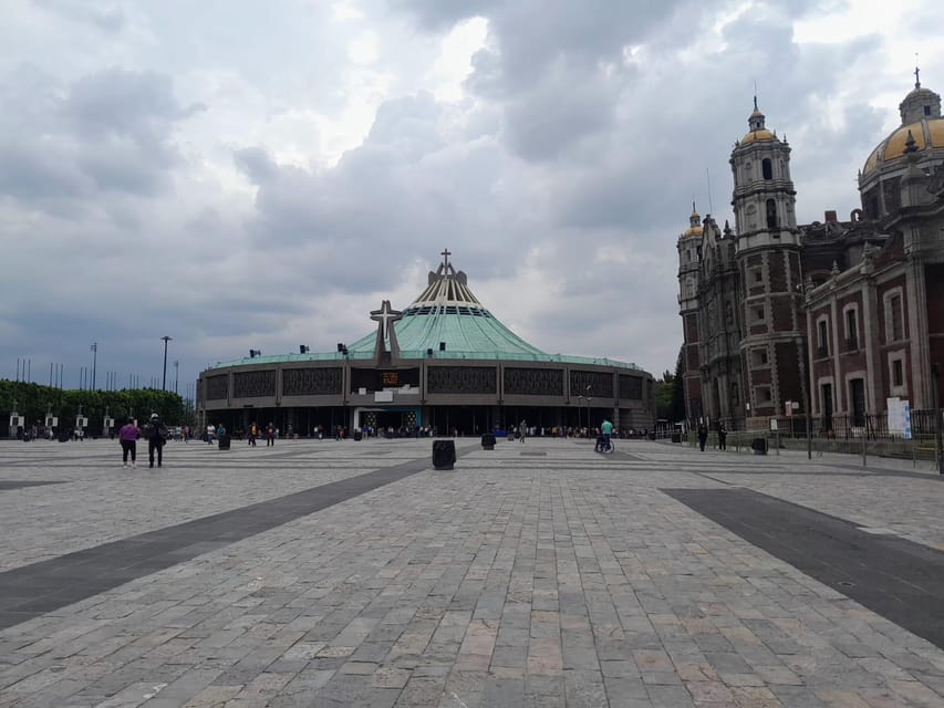 Basilica de Guadalupe: Complete Walking Tour - Climbing Tepeyac hill to El Cerrito