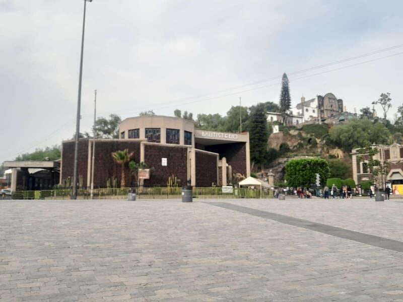 Basilica de Guadalupe: Complete Walking Tour - Seeing the Virgin of Guadalupe in the New Basilica