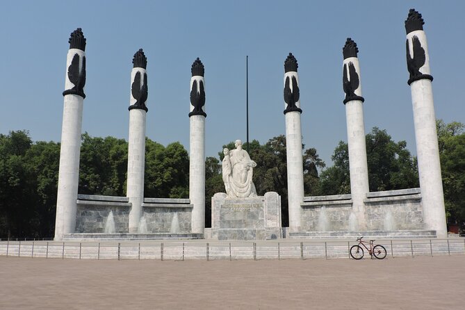Bike tour in the Chapultepec Forest and Roma Condesa - Roma: fountains, plazas, and bike lanes