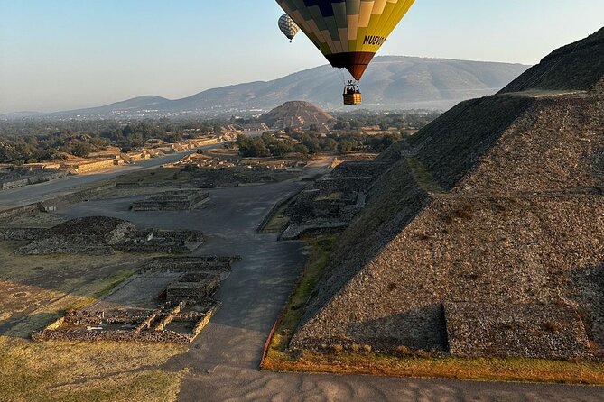 CDMX balloon flight, breakfast, pickup and visit to Teotihuacán - Walking through Teotihuacán after the flight