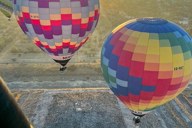 CDMX balloon flight, breakfast, pickup and visit to Teotihuacán - Craft shops and mezcal with the Plus package