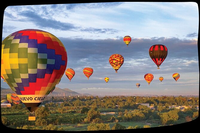 CDMX balloon flight, breakfast, pickup and visit to Teotihuacán - At Nuevo Cielo before takeoff