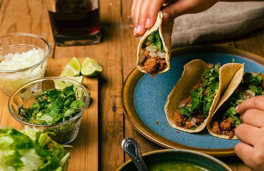 CDMX: Tacos and mezcal night tour - The mezcal lesson with Ishmael or Rocio