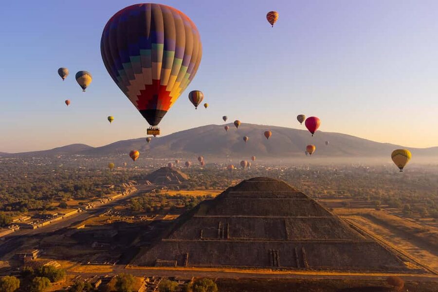 CDMX: Teotihuacan Hot Air Balloon with Breakfast - Obsidian, tequila, and a short break from ruins