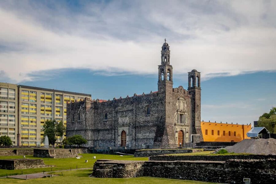CDMX: Teotihuacan, Tlatelolco and Guadalupe Tour - Guadalupe Basilica: a major center of Mexican faith