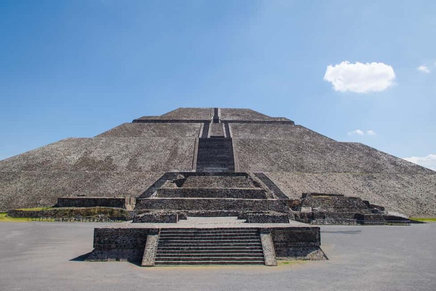 CDMX: Teotihuacan, Tlatelolco and Guadalupe Tour - Tlatelolco: an archaeological site with a difficult past