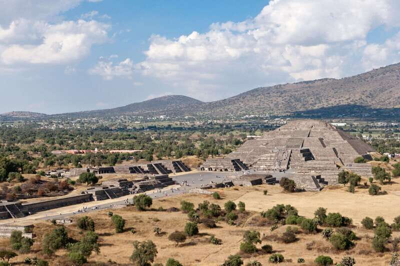CDMX: Tour of the ruins of Teotihuacan, Tlatelolco, and Guadalupe - Obsidian, tequila, and the commercial side of the day