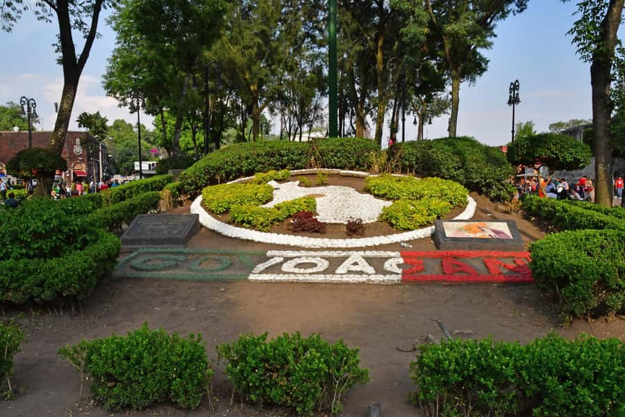 CDMX: Tour of Xochimilco and Coyoacán with option to visit the Frida Kahlo Museum - UNAM’s murals and Olympic Stadium