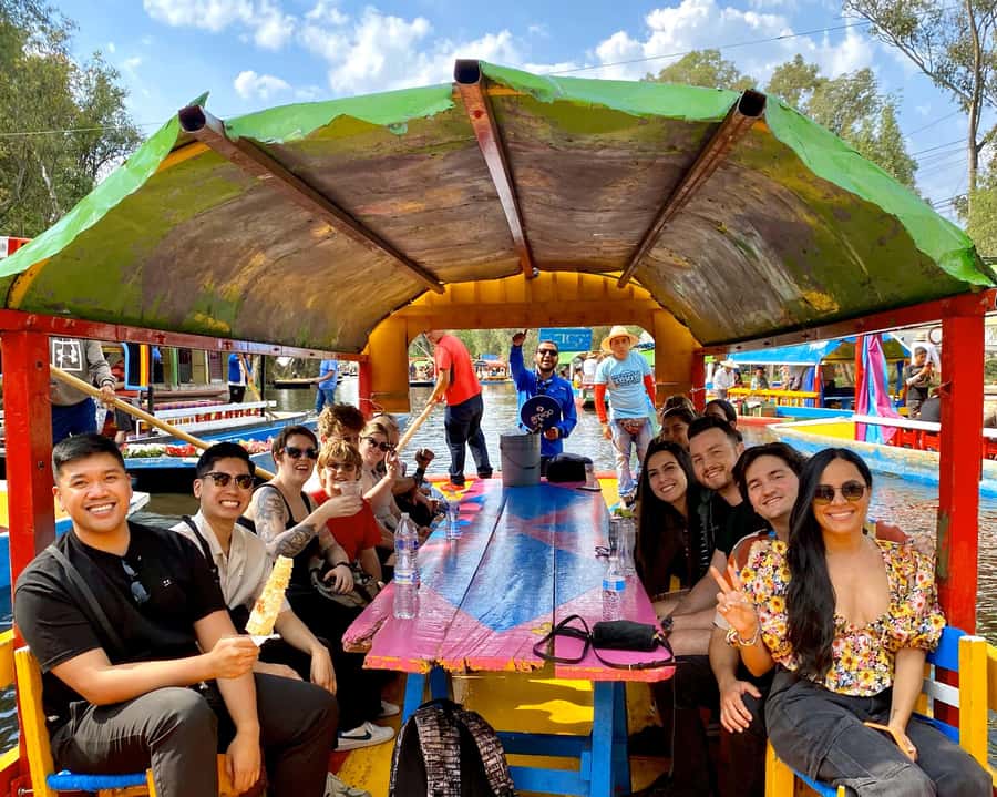 CDMX: Xochimilco Trajinera Party, Drinks, Mariachi & Tacos - Tacos after the boat ride