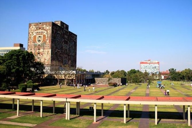 City Tour and Xochimilco Floating gardens - Guides, language, and the importance of communication