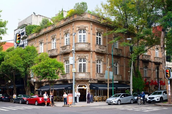 Colonia Roma Food Tour - Plaza Luis Cabrera, a short look at local life