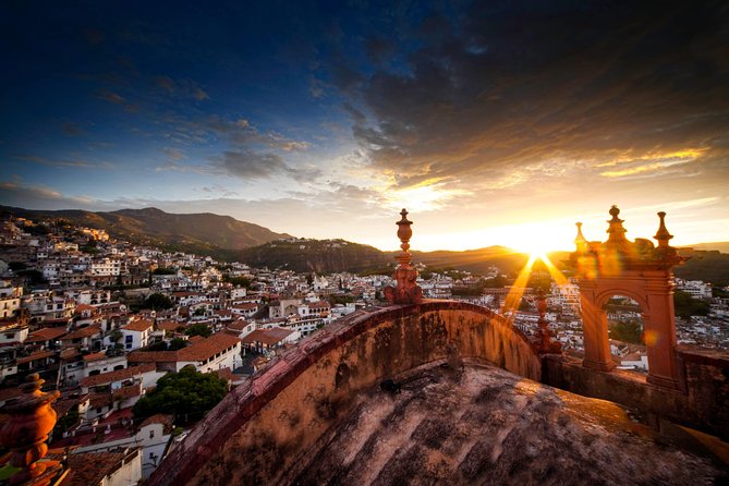 COMBO - Guadalupe Shrine & Teotihuacan Pyramids + Taxco (2 days) - Walking the Avenue of the Dead at Teotihuacan