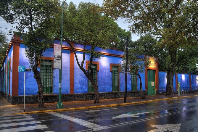 Coyoacán and Xochimilco including Frida Kahlo Museum - The bilingual guide makes or breaks the day