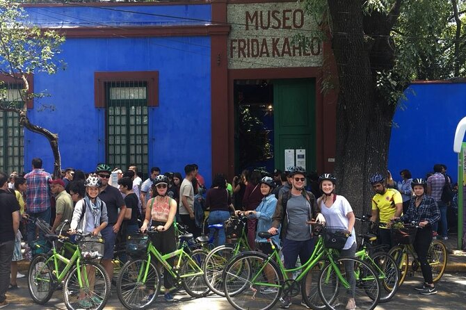 Coyoacán Walking Tour: Access to Frida Kahlo Museum & Tacos - What the guides add to the walk