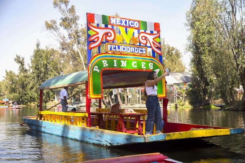 Discover Xochimilco and Coyoacán: Tradition, Music, Culture - What the chinampas add to the ride