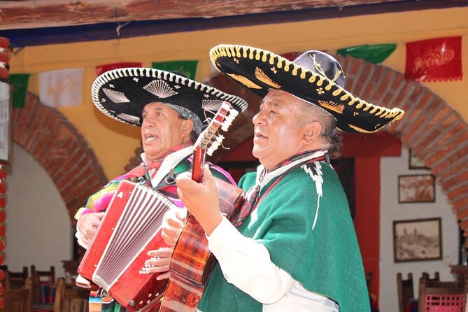 Drinks, Music and Lucha libre on a Saturday Night in Mexico City - Key points to know before booking