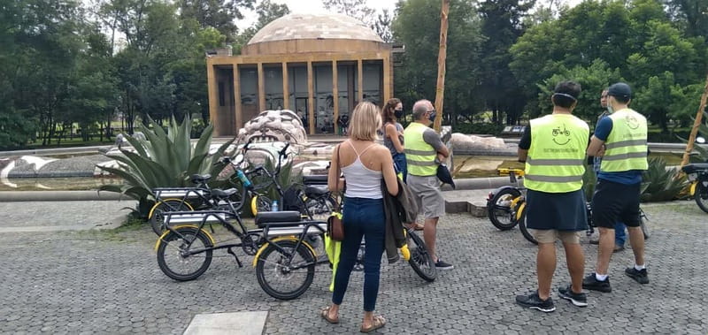 Electric Bike City Tour with a taco stop. - Plaza Río de Janeiro and the early neighborhood ride