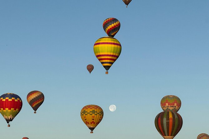 Eternal Experience Balloon flight over the Teotihuacan Pyramids - Walking through Teotihuacan and climbing the Pyramid of the Moon