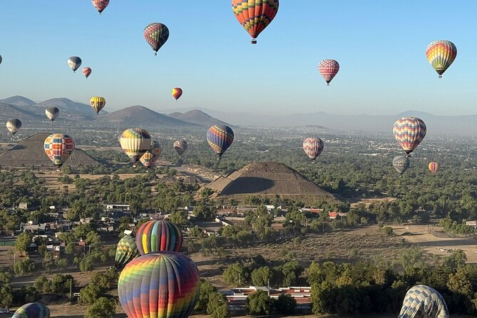 Eternal Experience Balloon flight over the Teotihuacan Pyramids - Breakfast inside a natural cave