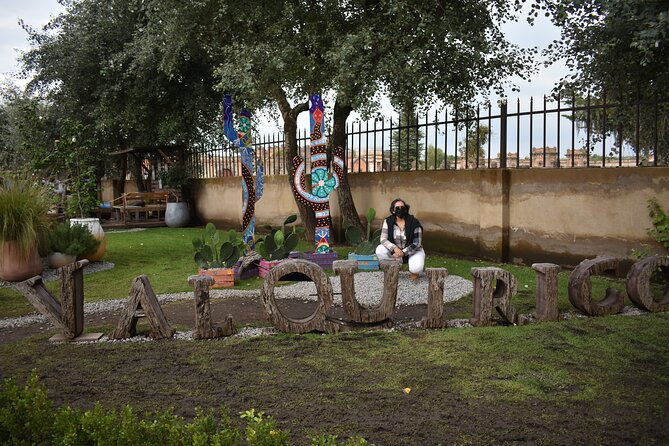 Ex hacienda, rancho de lavanda y Val'Quirico (private tour) - Val’Quirico: cobblestones, dining, and a designed fantasy