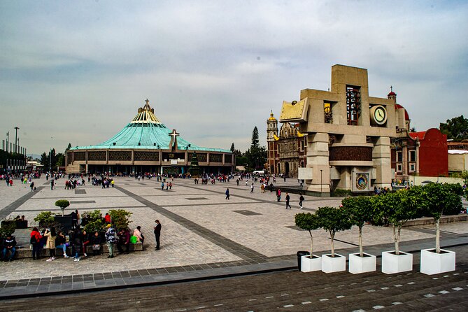 EXCLUSIVE TOUR Basilica of Guadeloupe – small groups - Inside the modern Basilica of Our Lady of Guadalupe